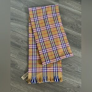 Burberry 100% wool scarf